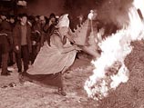 Перед встречей Года Огненной Свиньи буддисты Бурятии сжигают символы грехов и напастей
