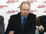 Мосгорсуд в понедельник признал законным продление ареста бывшего директора крупных мебельных центров "Гранд" и "Три кита" Сергея Зуева на шесть месяцев - до 13 июня 2007 года