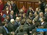 Захватив плацдарм, регионалы начали переговоры с оппозиционным Блоком Юлии Тимошенко, угрожавшим сорвать заседание Рады