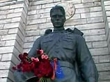 Ильвес высказал мысль о том, что Россия неадекватно оценивает всю ситуацию вокруг Воина-освободителя, которого местные власти хотят снести в соответствии с законом "О запрещенных сооружениях" Ильвес высказал мысль о том, что Россия неадекватно оценивает всю ситуацию вокруг Воина-освободителя, которого местные власти хотят снести в соответствии с законом "О запрещенных сооружениях"