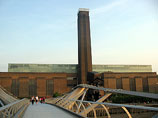 В числе творений зодчих и такой шедевр, как превращенная из бывшей электростанции галерея Tate Modern на юге Лондона, ставшая в 2006 году самым посещаемым туристами местом британской столицы