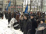 Не столь массовые акции устраивают сегодня ЛДПР, "Евразийский союз молодежи" и движение "Наши". Кроме того, еще несколько митингов, посвященных празднику, пройдут в Новопушкинском сквере, на Славянской, Пушкинской и Триумфальной площадях