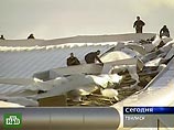 Ветер сорвал сегодня часть крыши нового аэpовокзального комплекса международного аэропорта в столице Грузии. По счастливой случайности, никто не пострадал. Сейчас строители ведут восстановительные работы