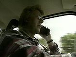 Власти Великобритании ужесточают "кару" за вождение с "мобильником" у уха