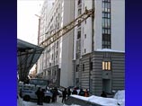 В Новосибирске стрела гусеничного крана упала на элитный жилой дом (ФОТО) В Новосибирске стрела гусеничного крана упала на элитный жилой дом (ФОТО)