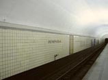 На станции метро "Октябрьская" в Москве под поездом погиб мужчина На станции метро "Октябрьская" в Москве под поездом погиб мужчина