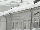 Во Владивостоке в связи с непогодой отменены занятия в школе, руководителям предприятий всех форм собственности рекомендовано сделать понедельник выходным днем