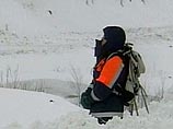 В ночь на понедельник на на помощь местным спасателям подъехали коллеги из Краснодара и Республики Адыгея. Им предстоит обследовать снежную лавину площадью порядка 12 тысяч квадратных метров