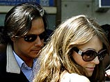Элтон Джон подвел Лиз Херли к алтарю Элтон Джон подвел Лиз Херли к алтарю