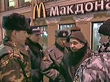 В Санкт-Петербурге задержаны пятеро подростков, угрожавших взорвать кафе McDonald`s, в котором около двух недель назад при взрыве пострадали шесть человек
