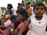 Число беженцев на востоке острова Шри-Ланка, по данным Международного комитета Красного креста (МККК), превысило 100 тыс. человек, сообщает Associated Press