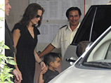 Фото Анджелины Джоли с первым приемным сыном Мэддоксом в Хошимине 15 марта