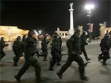 Столкновения в Будапеште: манифестанты бьют машины и полицейских (ФОТО)
