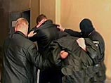 В Санкт-Петербурге сотрудники милиции задержали двоих молодых людей, избивших в воскресенье вечером на Невском проспекте двоих иностранцев.