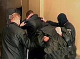 В Санкт-Петербурге сотрудники милиции задержали двоих молодых людей, избивших в воскресенье вечером на Невском проспекте двоих иностранцев. В Санкт-Петербурге сотрудники милиции задержали двоих молодых людей, избивших в воскресенье вечером на Невском проспекте двоих иностранцев.