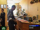 Между тем в России 10 тысяч туроператоров. Для многих из них есть опасность, что они не сумеют или не успеют договориться с банками и страховыми компаниями Между тем в России 10 тысяч туроператоров. Для многих из них есть опасность, что они не сумеют или не успеют договориться с банками и страховыми компаниями