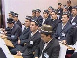 Высшие чиновники из числа служителей культа периодически выезжают в регионы и проводят "идеологический всеобуч" среди представителей местных властей, правоохранительных органов, местных активистов и имамов мечетей