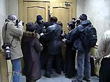 Генпрокуратура требует распустить запрещенных "лимоновцев" Генпрокуратура требует распустить запрещенных "лимоновцев"