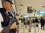 Двое мужчин в возрасте 23 и 30 лет арестованы в аэропорту Манчестера в тот момент, когда они намеревались сесть на самолет в Пакистан