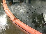 В порту Таганрога судно под камбоджийским флагом протаранило нефтесборщик В порту Таганрога судно под камбоджийским флагом протаранило нефтесборщик