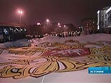 Российские болельщики возложили венки к памятнику Воину-освободителю в Таллине Российские болельщики возложили венки к памятнику Воину-освободителю в Таллине