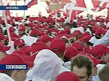 Тысячи "нашистов" выступают в центре Москвы в роли "связных президента"