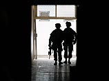 В Ираке при взрыве "придорожных бомб" погибли пятеро американских солдат В Ираке при взрыве "придорожных бомб" погибли пятеро американских солдат