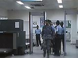Самолет тамильских сепаратистов атаковал базу ВВС Шри-Ланки: 3 человека погибли Самолет тамильских сепаратистов атаковал базу ВВС Шри-Ланки: 3 человека погибли