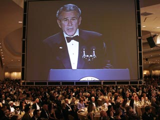 Президент США Джордж Буш принял участие в традиционном ежегодном ужине с представителями Ассоциации радио- и тележурналистов в вашингтонском отеле Hilton