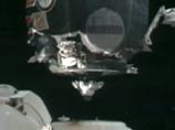 Космический корабль "Союз ТМА-9", управляемый российским космонавтом Михаилом Тюриным, успешно пристыковался к модулю "Звезда" Международной космической станции (МКС) на три минуты раньше запланированного времени - в 2:55 по московскому времени