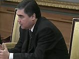 Новый президент Туркмении вслед за своим предшественником сосредоточил в своих руках всю власть в стране