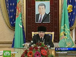 Новый президент Туркмении вслед за своим предшественником сосредоточил в своих руках всю власть в стране