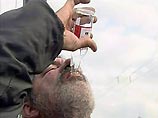 Американские риэлторы катаются с клиентами на велосипедах Американские риэлторы катаются с клиентами на велосипедах