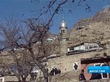 В Махачкале десятки неизвестных в масках напали на мечеть В Махачкале десятки неизвестных в масках напали на мечеть