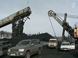 Спасатели через трубопровод длинной 1760 метров сегодня подключили второй насос для откачки воды из выработки шахты "Ульяновская", где, предположительно, могут находиться двое пропавших горняков