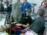Буш посетил госпиталь спустя месяц после того, как вокруг этого учреждения разразился громкий общественный скандал из-за антисанитарных условий и унизительного обращения с американскими военнослужащими, получившими ранения в Ираке и Афганистане