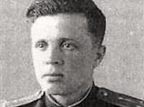Игорь Каберов родился 25 апреля 1917 года в деревне Hикулинское Вологодской области. С 1939 года служил в ВМФ. С июня 1941 года защищал Ленинград в составе 5-го истребительного авиационного полка