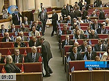 Сторонники Януковича в парламенте отреагировали созывом внеочередного экстренного заседания и принятием резолюции, объявляющей указ президента о роспуске парламента антиконституционным