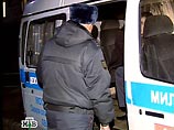 тела трех убитых - двух мужчин и одной женщины - были обнаружены накануне в одной из квартир в доме номер 33 на Байкальской улице.   
