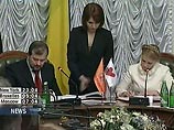 "Наша Украина" и Блок Юлии Тимошенко договорились выдвигать на должность премьера лидера той политической силы, которая наберет большинство голосов в случае победы на досрочных выборах в Верховную Раду