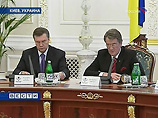 Ющенко и Янукович вновь встретились и час искали выход из политического кризиса Ющенко и Янукович вновь встретились и час искали выход из политического кризиса