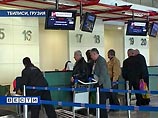 Впеpвые за последние полгода сегодня выполнен пеpвый пассажиpский - чаpтеpный - pейс из Тбилиси в Москву. Как сообщили ИТАР-ТАСС в гpузинской авиакомпании "Айpзена", рейс осуществлен самолетом Boeing-737