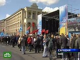 На площади Независимости в Киеве в поддержку Януковича митингуют семь тысяч человек