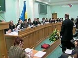 ЦИК Украины фактически приостановил работу по подготовке к проведению внеочередных выборов в парламент 27 мая в связи с запретом суда