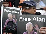 На Западном берегу реки Иордан и в Секторе Газа проходят демонстрации протеста против похищения корреспондента BBC Алана Джонстона, который пропал в Газе почти месяц назад