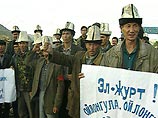 Четвертый день продолжается в Бишкеке массовая политическая акция в поддержку оппозиции 