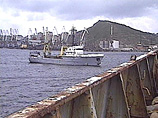 Сахалинский ловец морского ежа, заскочивший за пивом в Японию, дает объяснения полиции Сахалинский ловец морского ежа, заскочивший за пивом в Японию, дает объяснения полиции