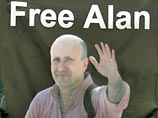 Арабская газета Al-Hayat, выходящая в Лондоне, сообщила в понедельник, что палестинские службы безопасности проверяют новую, несколько неожиданную версию исчезновения журналиста ВВС Алана Джонстона в Газе