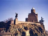 На территории храма Метехи в Тбилиси космический спутник заснял изображение Богоматери