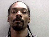 Броадус был арестован 25 октября в аэропорту города Бербанк, недалеко от Лос-Анджелеса. Полиция нашла в его автомобиле марихуану и оружие, но не смогла доказать, что найденный пистолет принадлежит именно рэпперу